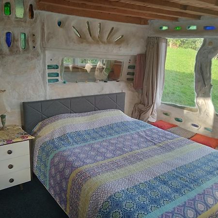 The Mud House Hotel Raglan Bagian luar foto