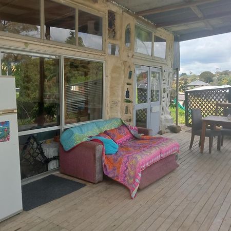 The Mud House Hotel Raglan Bagian luar foto