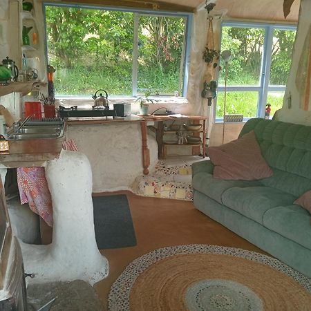 The Mud House Hotel Raglan Bagian luar foto