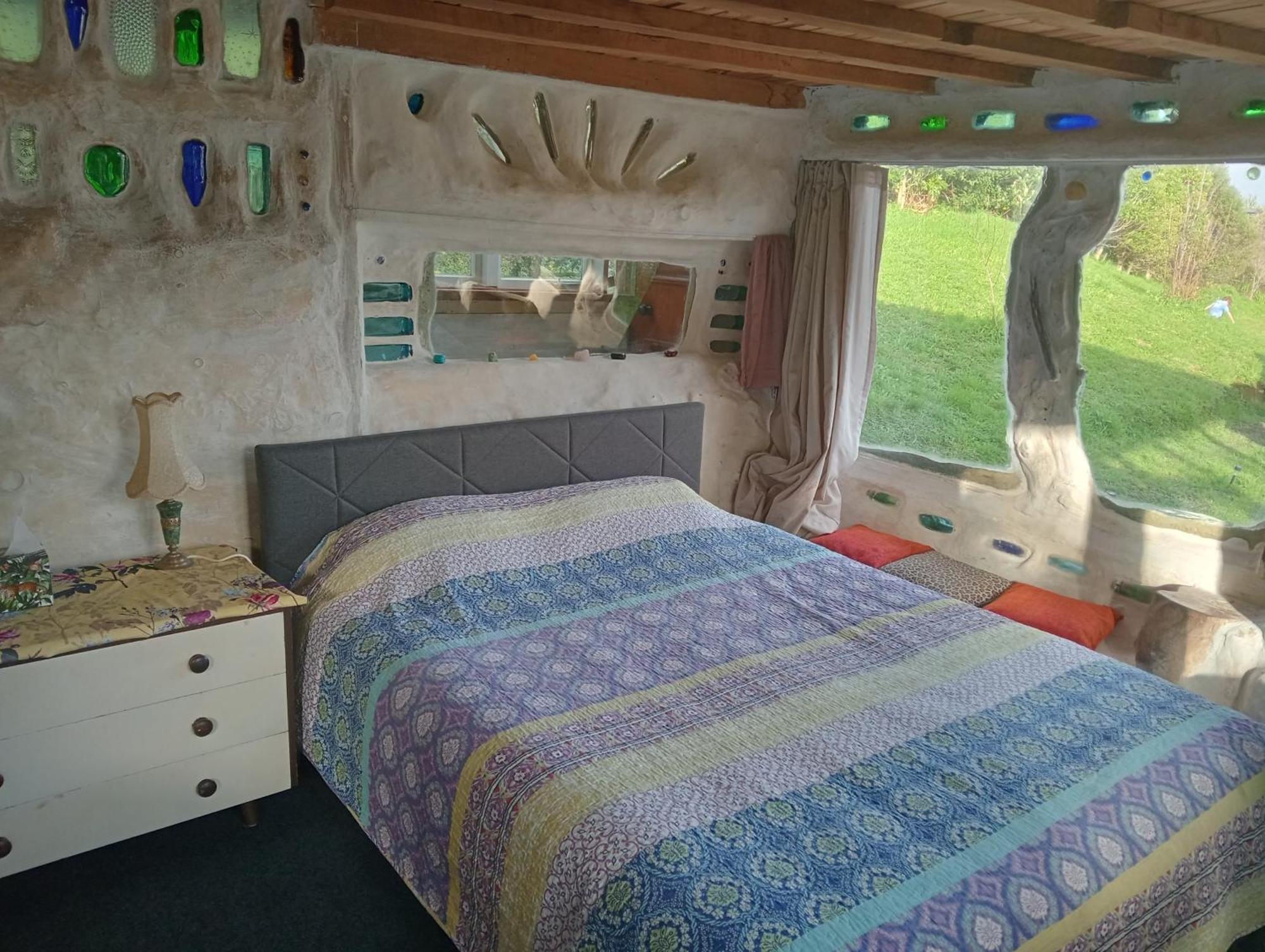 The Mud House Hotel Raglan Bagian luar foto